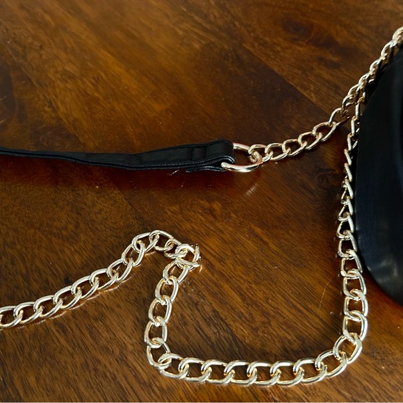 NEW Black Quilted faux leather crossbody / purse / handbag with gold hardware - Picture 5 of 9